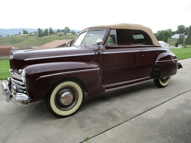 Ford Supper Deluxe Convertible 1946 image number 3