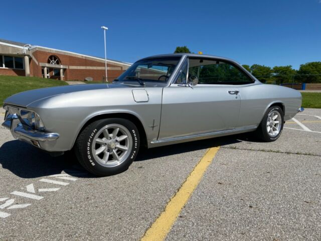 Chevrolet Corvair 1967 image number 2