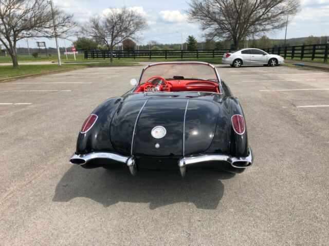 Chevrolet Corvette 1958 image number 25