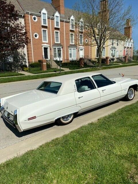 Cadillac Fleetwood 1973 image number 10