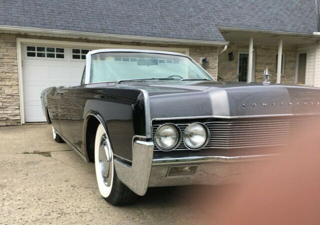 Lincoln Continental 1967 image number 25