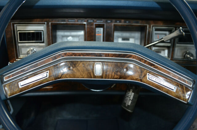 Lincoln Continental 1979 image number 38