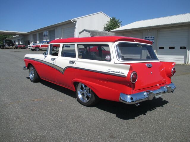 Ford Country Sedan Wagon 1957 image number 2