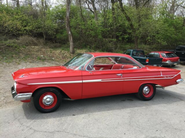 Chevrolet Impala 1961 image number 2