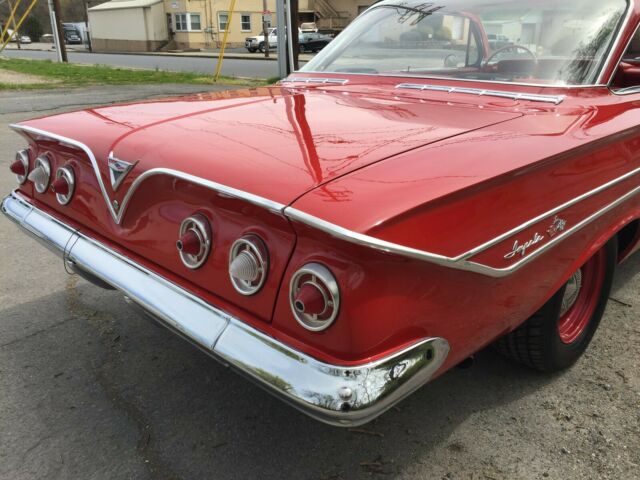 Chevrolet Impala 1961 image number 31