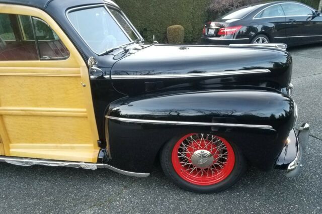 Ford Woodie 1947 image number 2