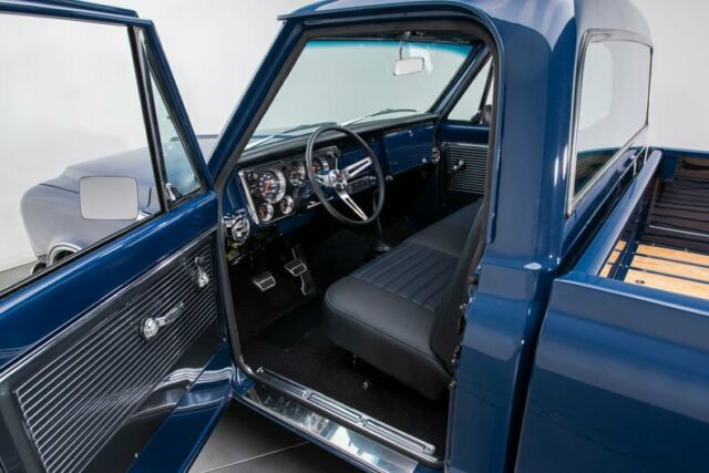 Chevrolet C-10 1968 image number 2