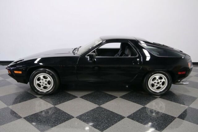 Porsche 928 1978 image number 2