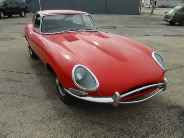 Jaguar E-Type 1965 image number 1