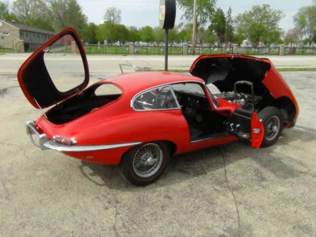 Jaguar E-Type 1965 image number 12