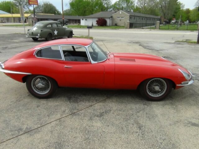 Jaguar E-Type 1965 image number 2