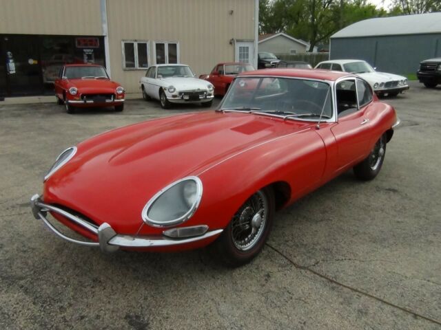 Jaguar E-Type 1965 image number 31