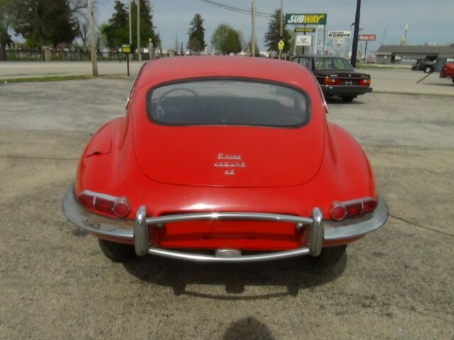 Jaguar E-Type 1965 image number 4