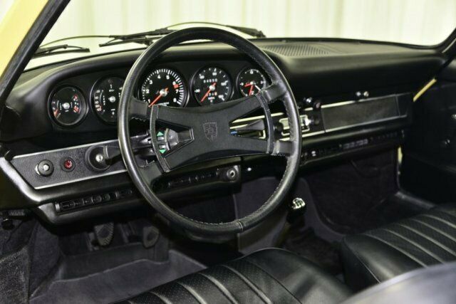 Porsche 911 1972 image number 17