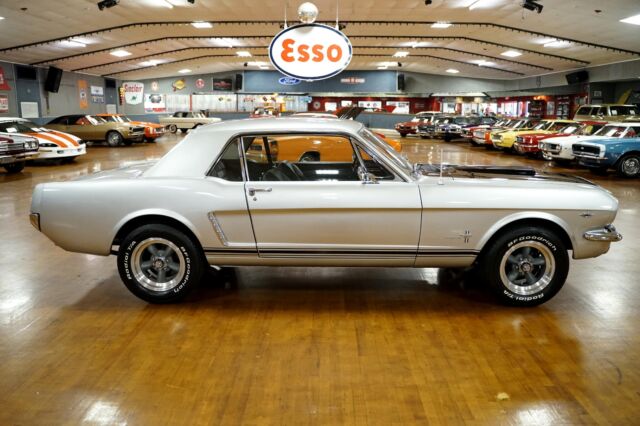 Ford Mustang 1965 image number 18