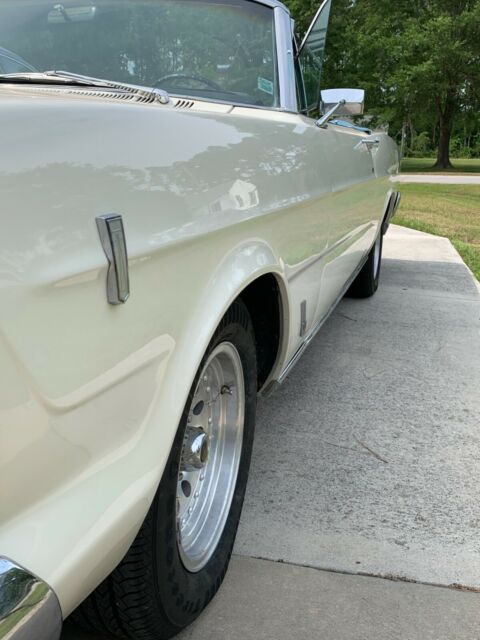 Ford Galaxie 1966 image number 2