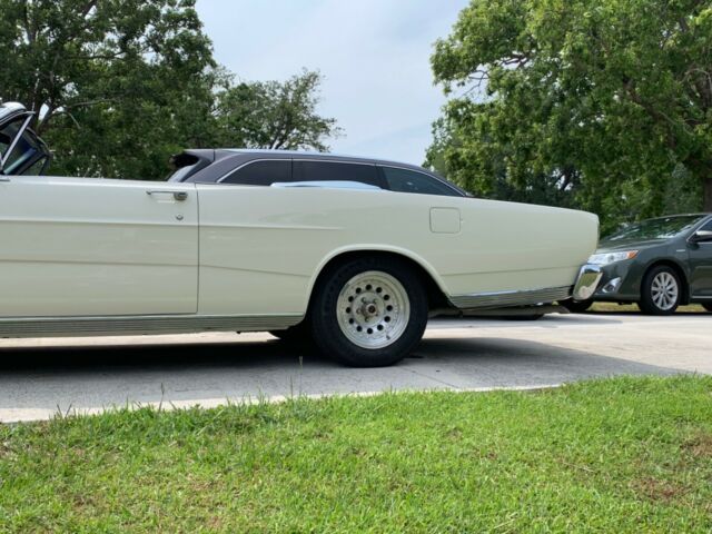 Ford Galaxie 1966 image number 28