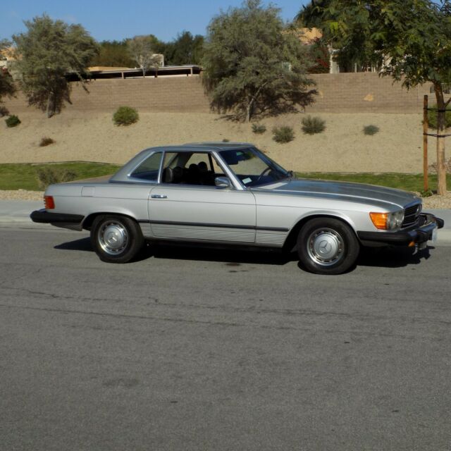 Mercedes-Benz SL-Class 1975 image number 11