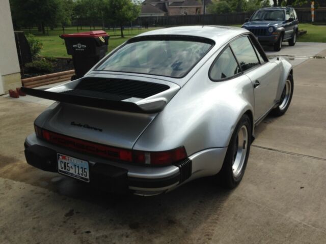 Porsche 911 1976 image number 12