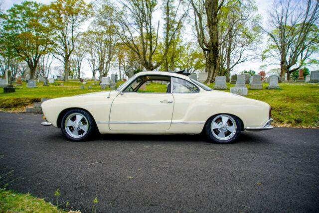 Volkswagen Karmann Ghia 1968 image number 12