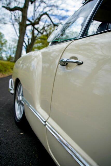 Volkswagen Karmann Ghia 1968 image number 13