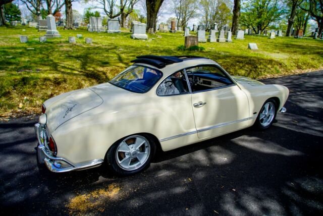 Volkswagen Karmann Ghia 1968 image number 2