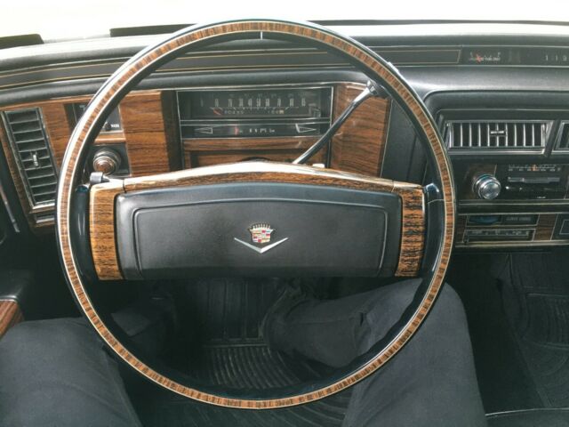 Cadillac Fleetwood 1978 image number 10