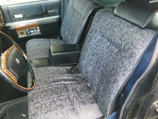 Cadillac Fleetwood 1978 image number 15