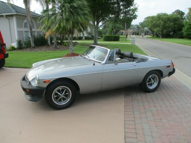 MG MGB 1979 image number 24