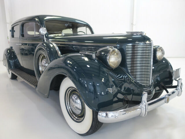 Chrysler Custom Imperial 1938 image number 2