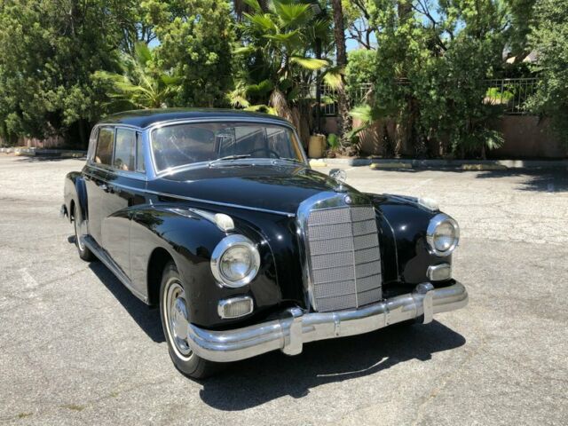 Mercedes-Benz 300-Series 1959 image number 0