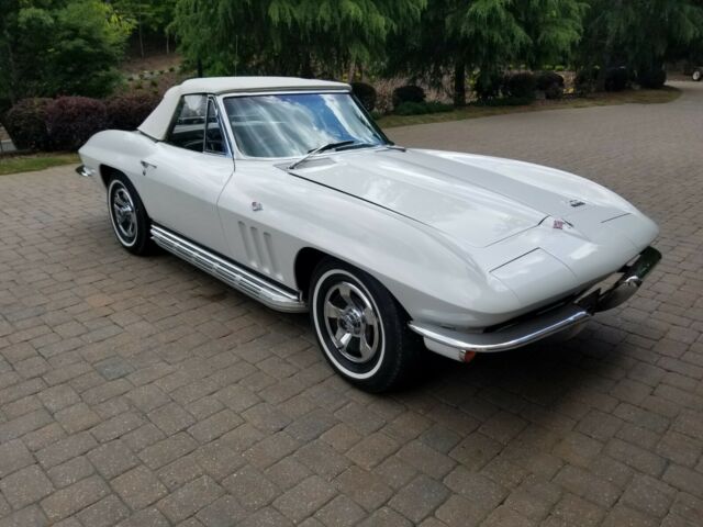 Chevrolet Corvette 1966 image number 14