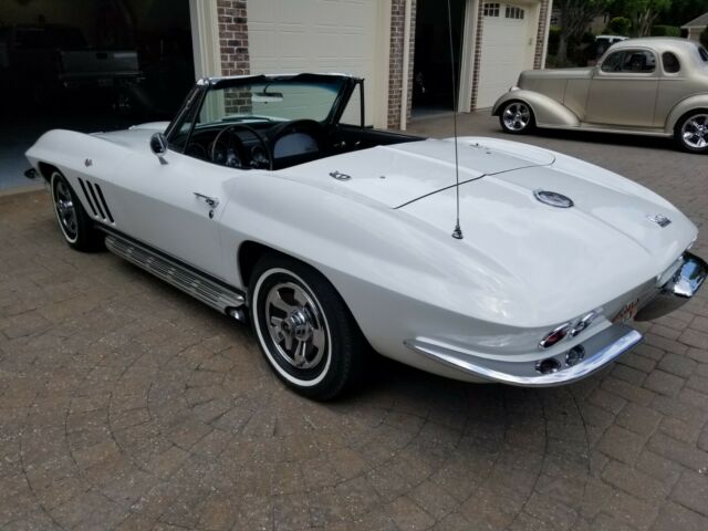 Chevrolet Corvette 1966 image number 16