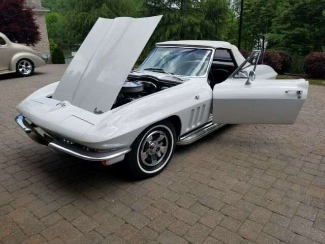 Chevrolet Corvette 1966 image number 19