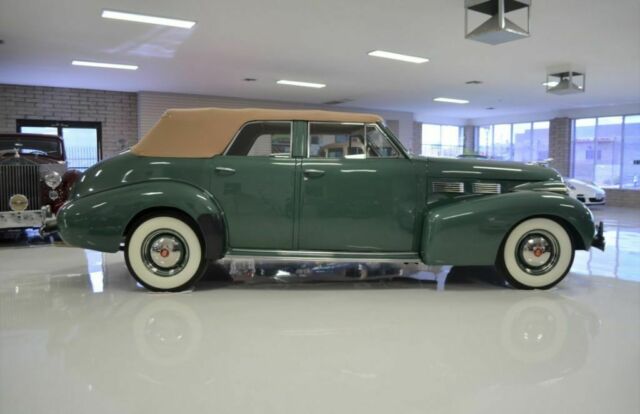 Cadillac Series 62 Convertible Sedan 1940 image number 44