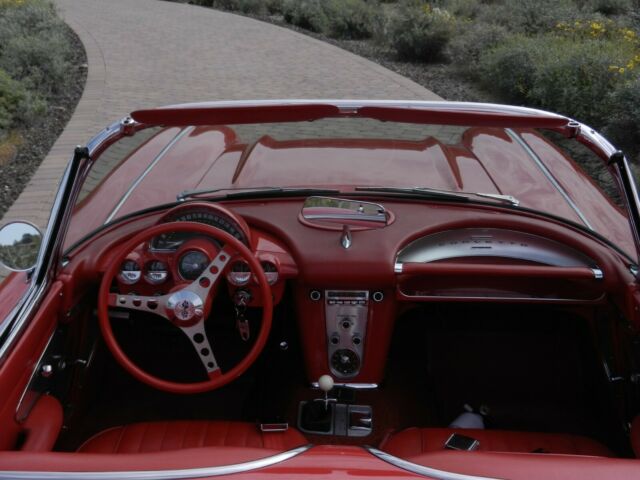 Chevrolet Corvette 1960 image number 28