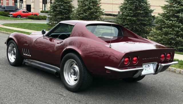 Chevrolet Corvette 1969 image number 2