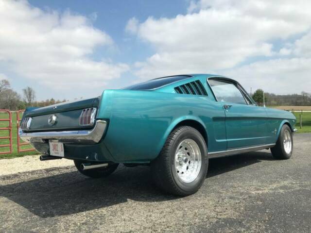 Ford Mustang 1965 image number 10