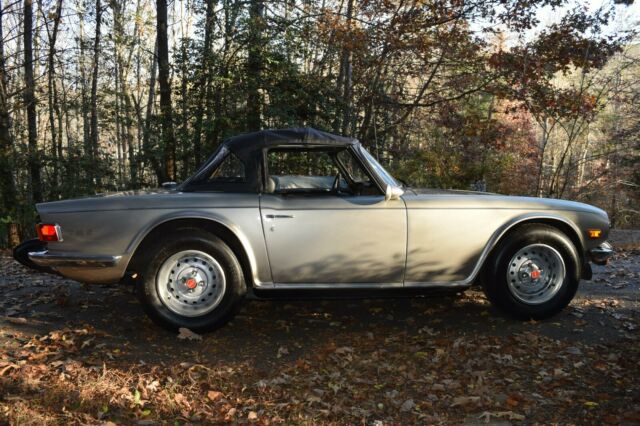 Triumph TR-6 1976 image number 10