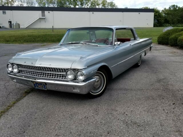 Ford Galaxie 1961 image number 1