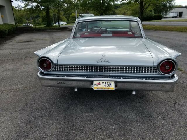 Ford Galaxie 1961 image number 4