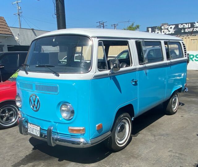 Volkswagen Bus/Vanagon 1971 image number 2