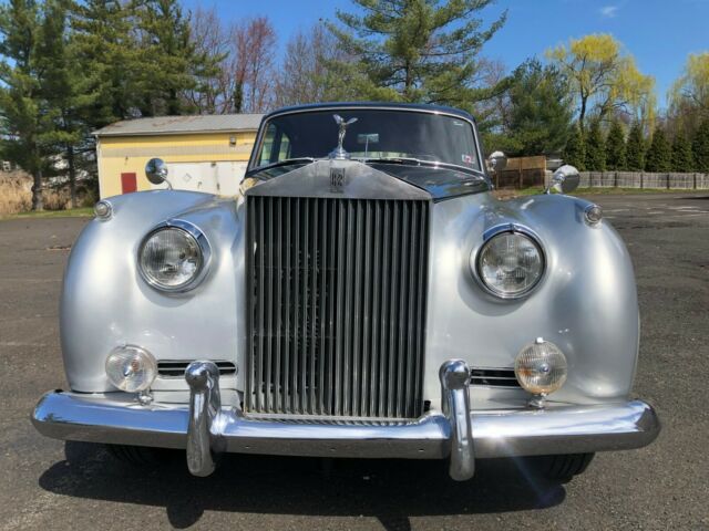 Rolls-Royce Silver Shadow 1960 image number 2