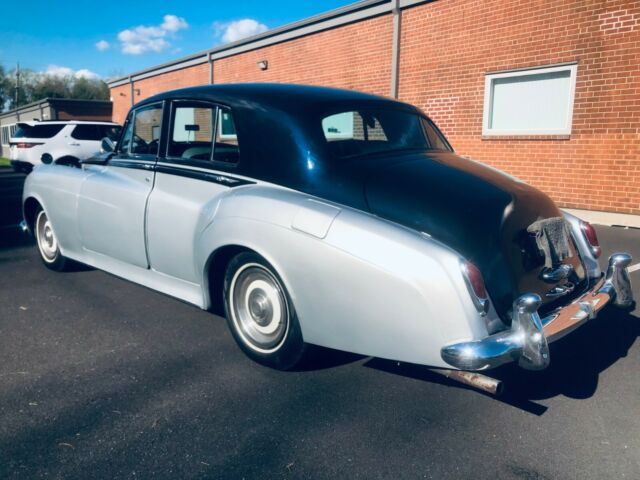 Rolls-Royce Silver Shadow 1960 image number 24