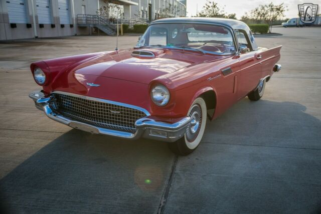 Ford Thunderbird 1957 image number 2