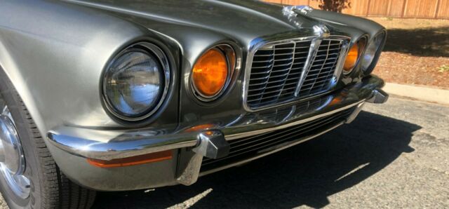 Jaguar XJ6 1976 image number 1