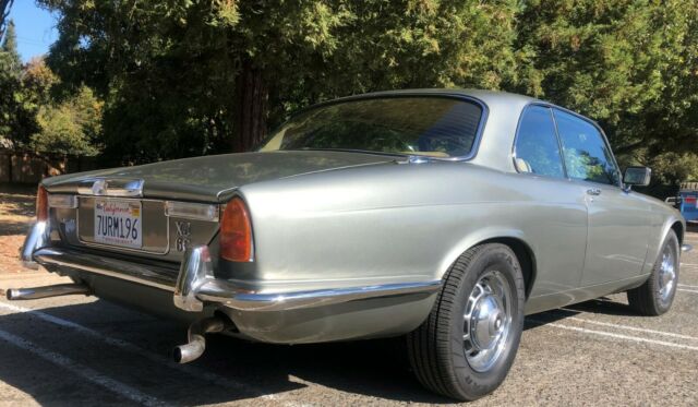 Jaguar XJ6 1976 image number 30