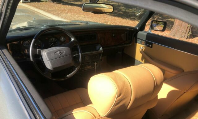 Jaguar XJ6 1976 image number 37