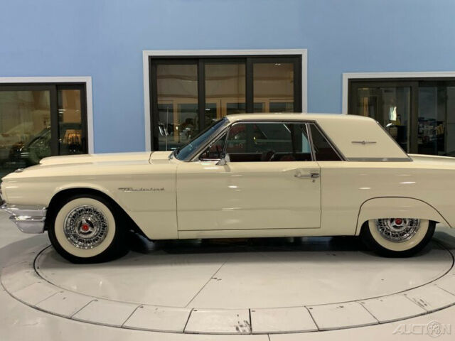 Ford Thunderbird 1964 image number 1