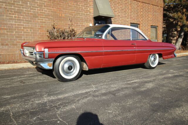 Oldsmobile Eighty-Eight 1961 image number 2